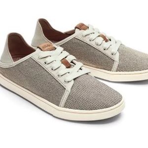 Olukai shoes size 8.5 new in box